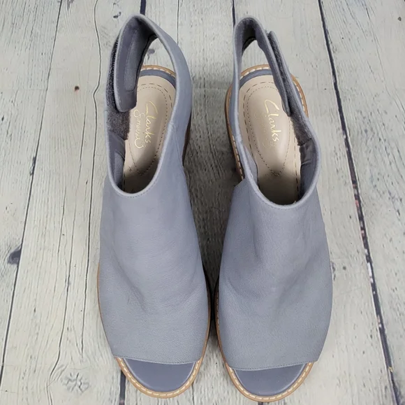 CLARKS SOMERSET | Glacier Charm leather peep toe heel sandals - Picture 4 of 11